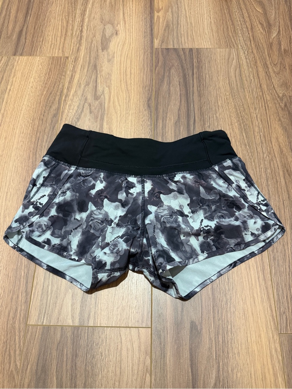 LULULEMON Women's Black & Gray Patterned Athletic Shorts